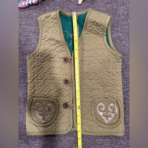 Toddler Green Quilted Vest with Heart Pockets - Picture 5 of 6